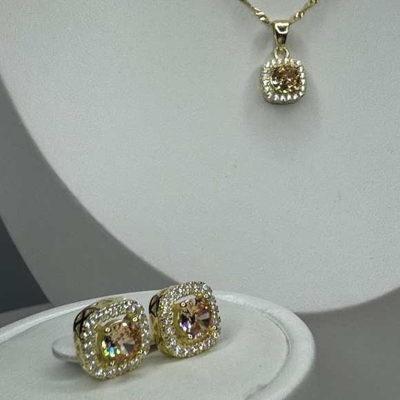 Elegant Gold and Champagne  Necklace & Earring Set - Picture 6 of 7